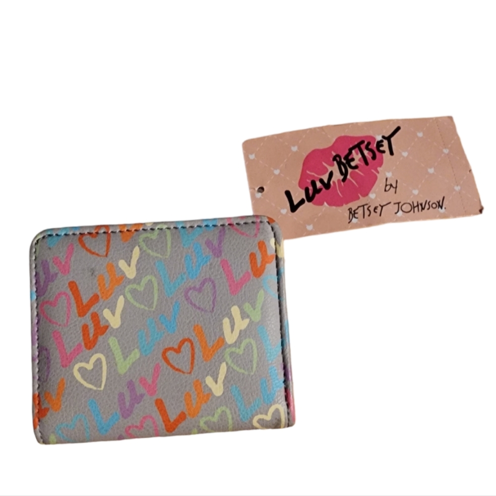 NWT ❤️  LUV Betsy Johnson Wallet